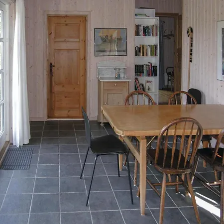 Three-bedroom Holiday In בית נופש
