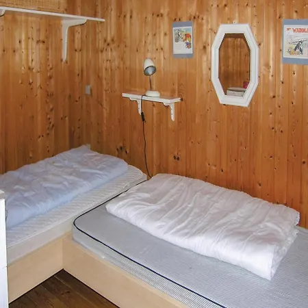 Three-bedroom Holiday In בית נופש